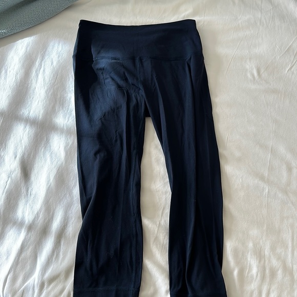 Women’s Lululemon - Wunder Under - HR crop - size 10 - Navy - Picture 1 of 5